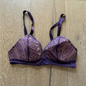 Under club wireless lace detail bra